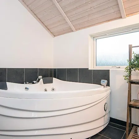 Semesterbostad Luxury Lakeside Retreat - By Traum *