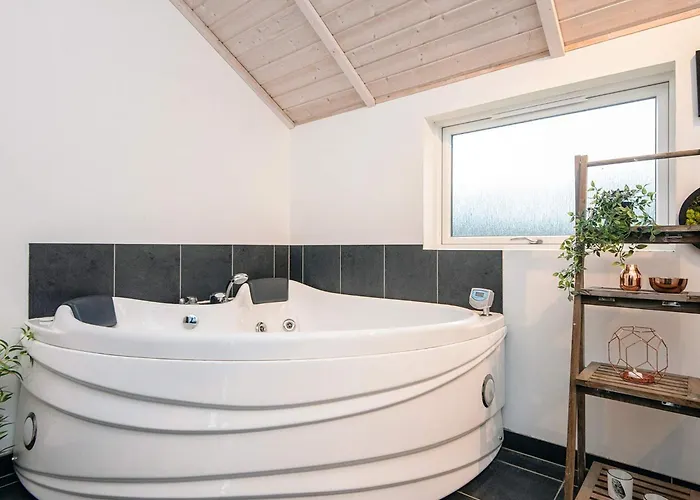 Semesterbostad Luxury Lakeside Retreat - By Traum *